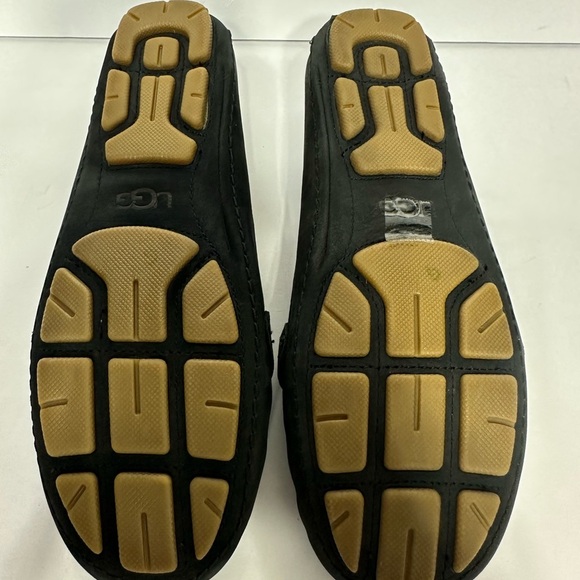 UGG Women's Black Loafers size 8 pre owned Exellent condition. - Picture 7 of 7